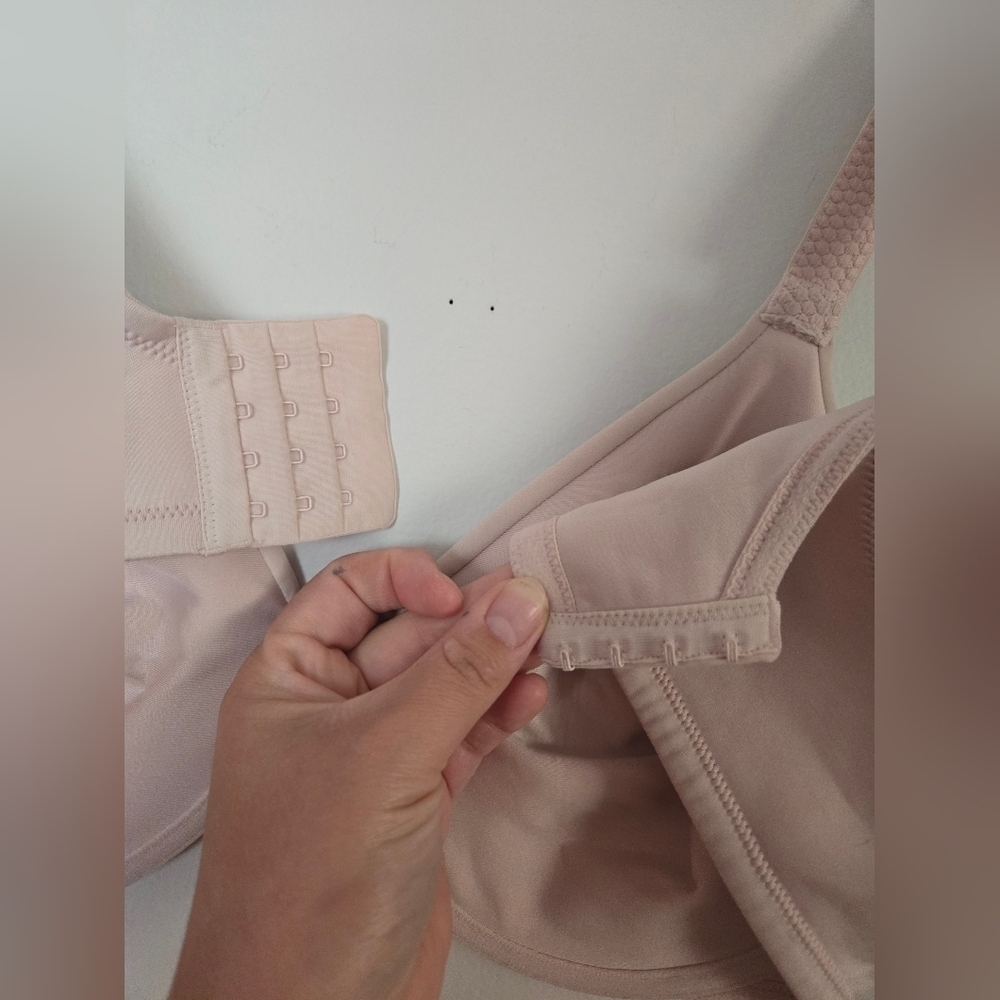 Vanity Fair Beauty Back Smoother Bra Size 42D - Picture 6 of 6